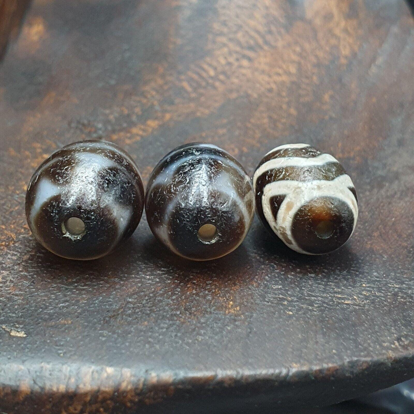 Himalayan tibetan unique pattern agate dzi beads lot amulets