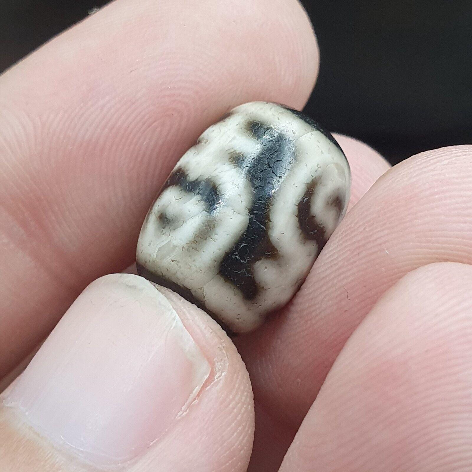 Lot 9 vintage tibetan unique pattern eyes agate stone dzi bead amulet