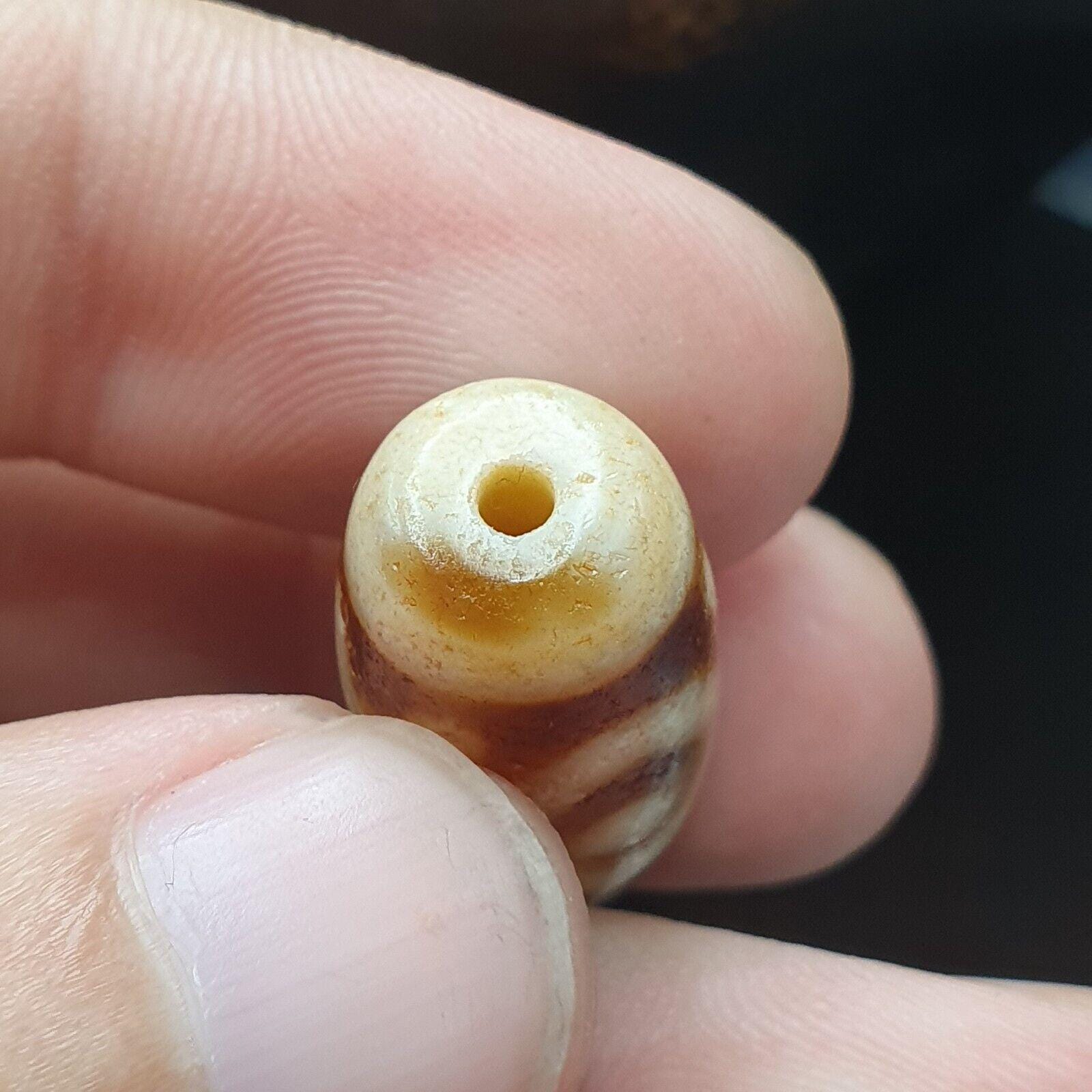 Unique pattern 2 eyes himalayan tibetan agate dzi bead amulet