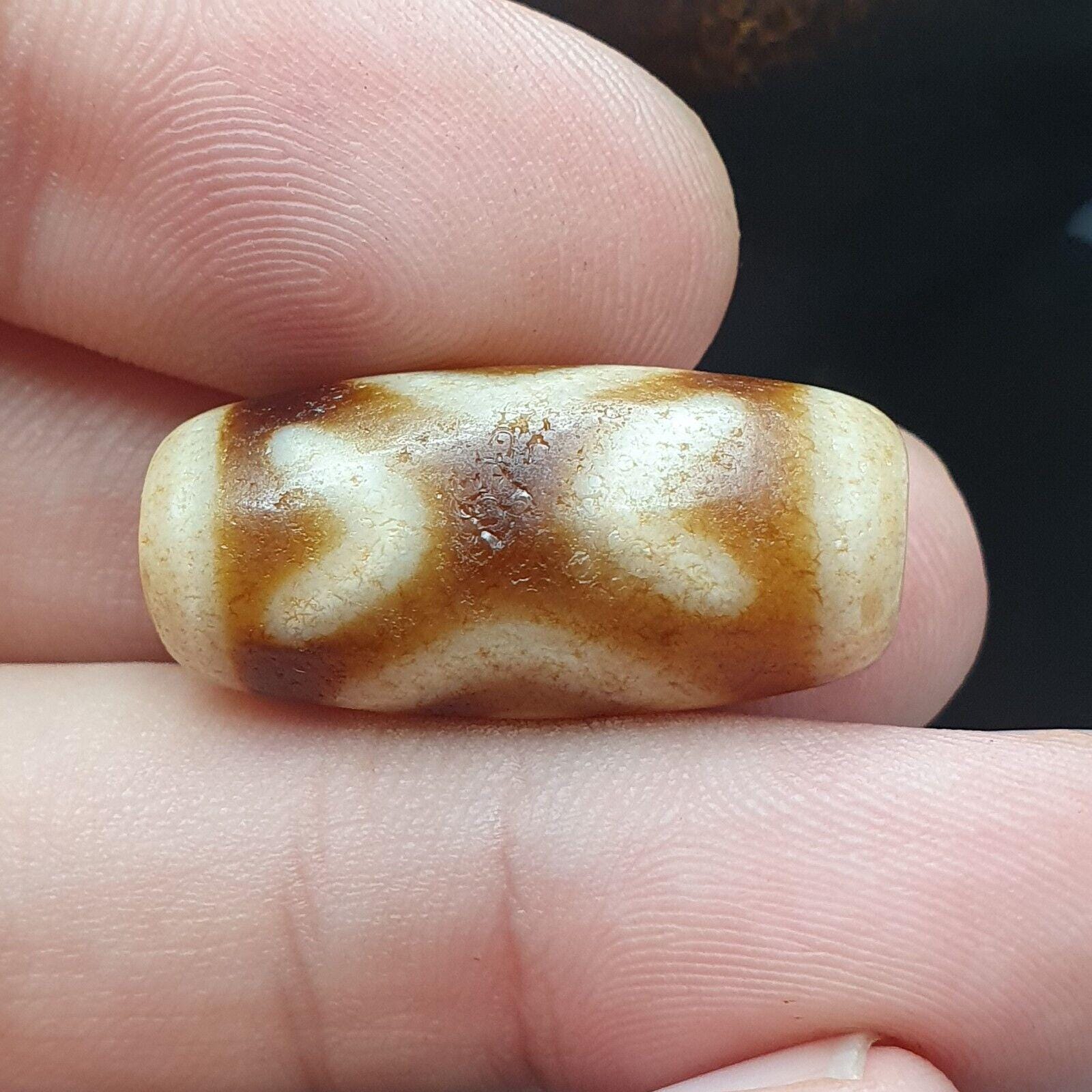 Unique pattern 2 eyes himalayan tibetan agate dzi bead amulet