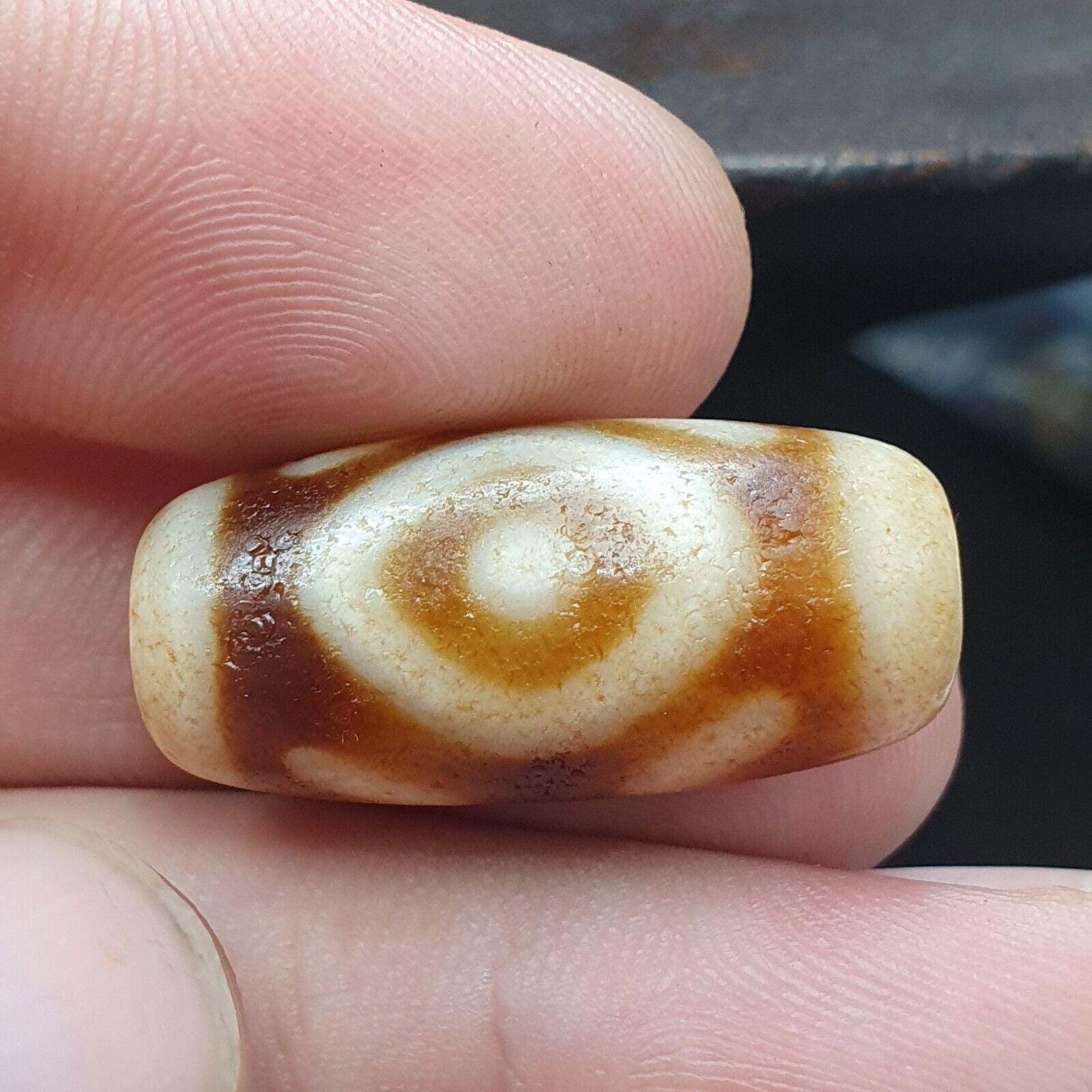 Unique pattern 2 eyes himalayan tibetan agate dzi bead amulet