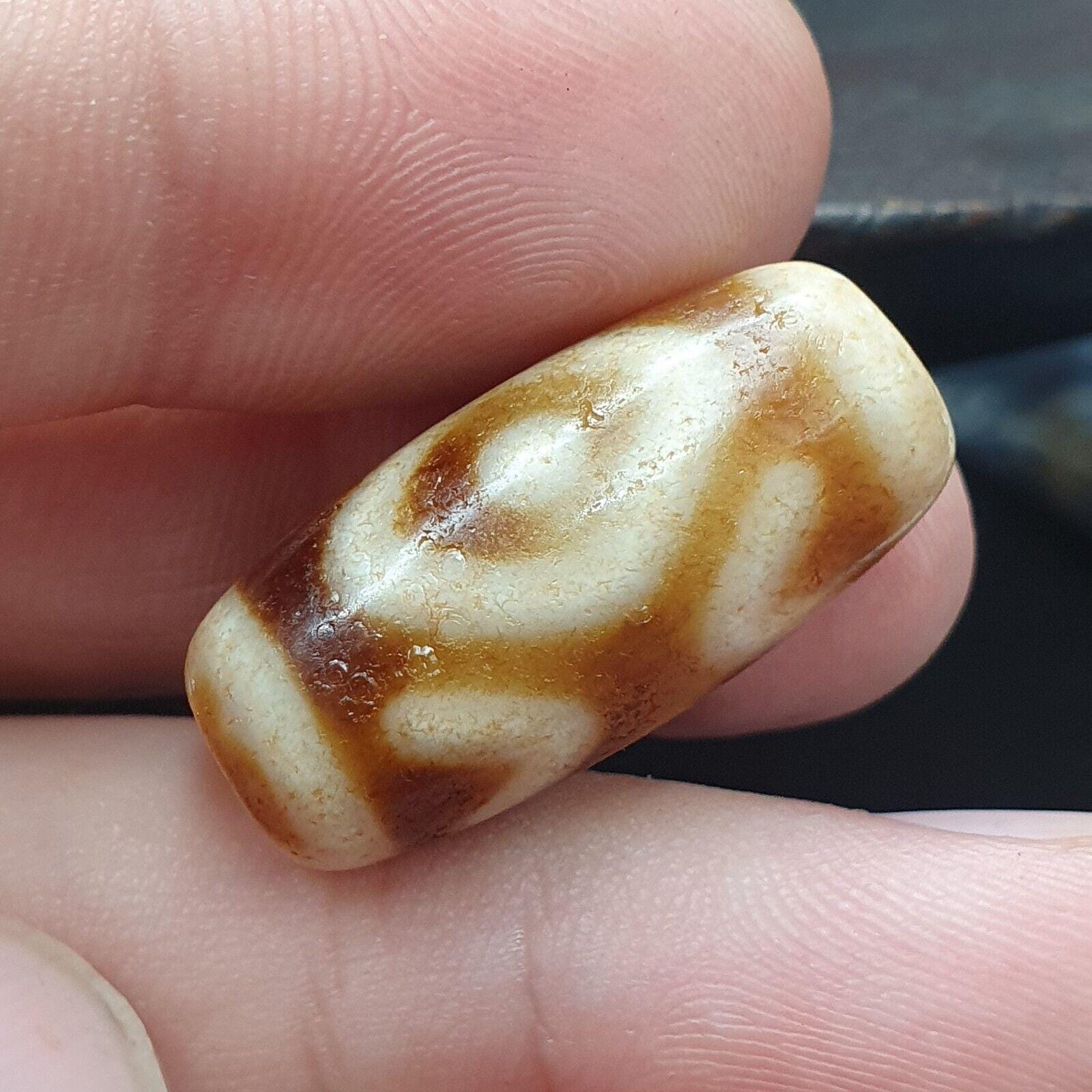Unique pattern 2 eyes himalayan tibetan agate dzi bead amulet