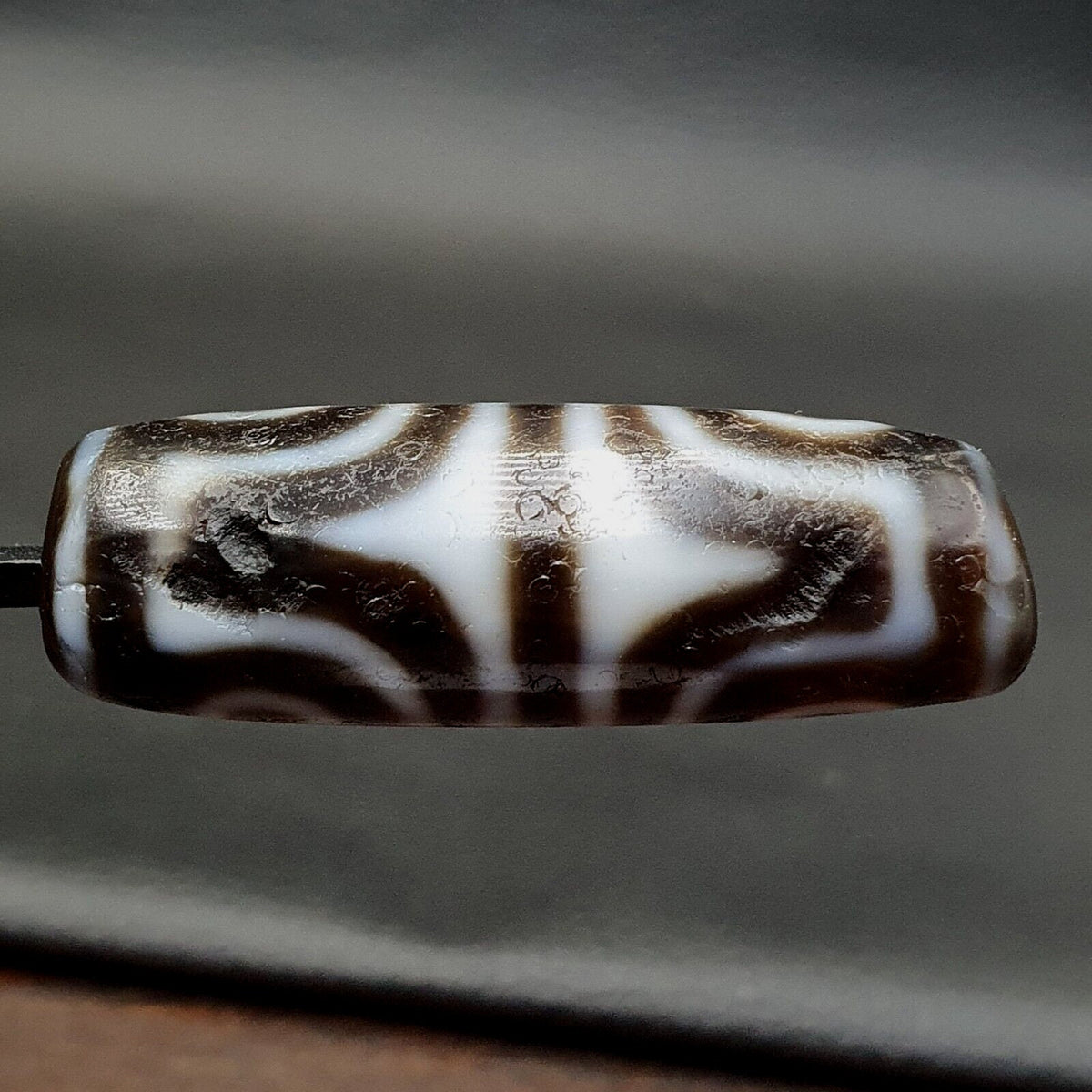Very unique himalayan tibetan tasso lotus vajra 4 eyes dzi agate bead amulet