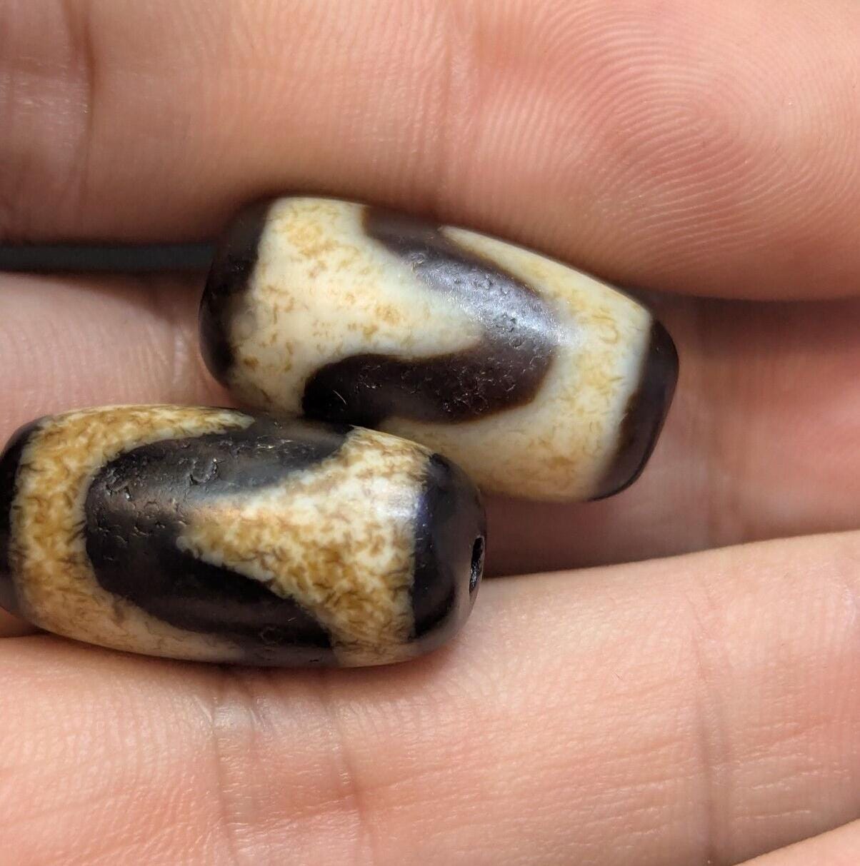 2 vintage old himalayan indo tibetan dogteeth dzi agate bead unique pattern