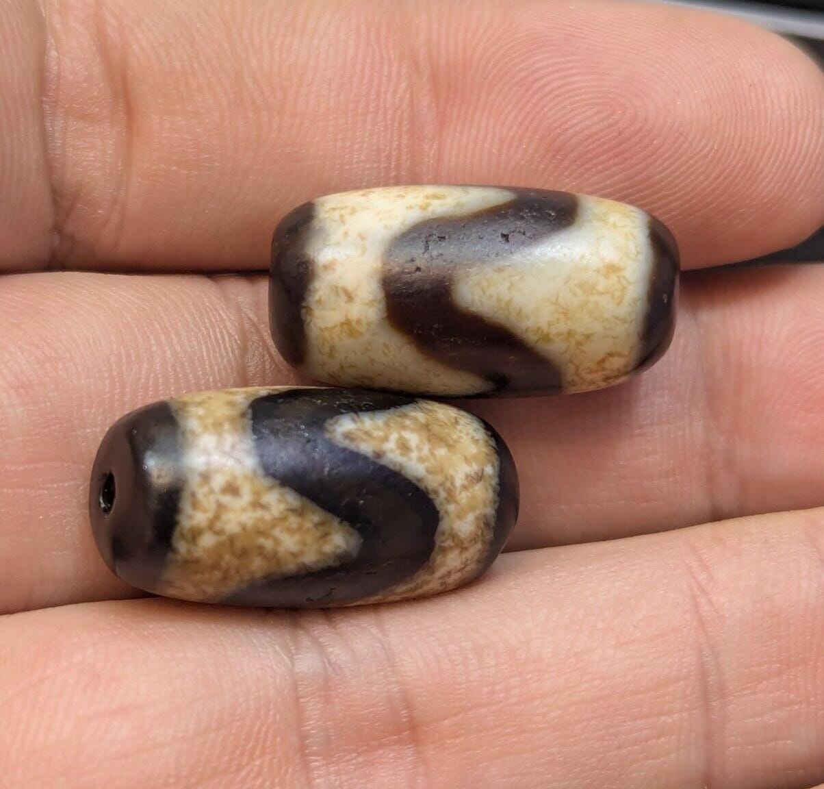 2 vintage old himalayan indo tibetan dogteeth dzi agate bead unique pattern
