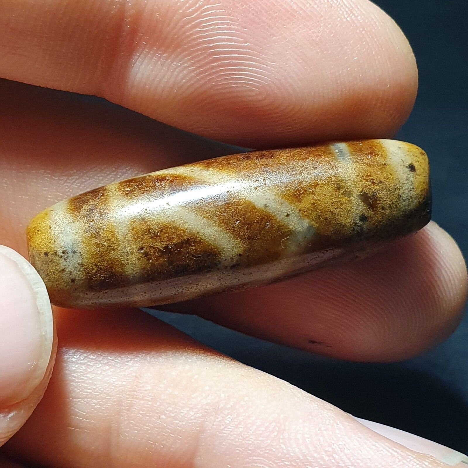 Vintage tibetan circle big eye unique pattern agate stone dzi  amulet