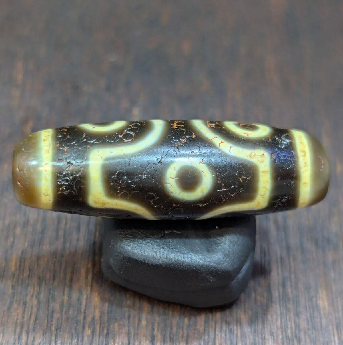 Himalayan tibetan 6 eyes dzi agate bead amulet