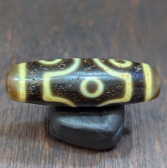 Himalayan tibetan 6 eyes dzi agate bead amulet