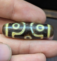 Himalayan tibetan 6 eyes dzi agate bead amulet