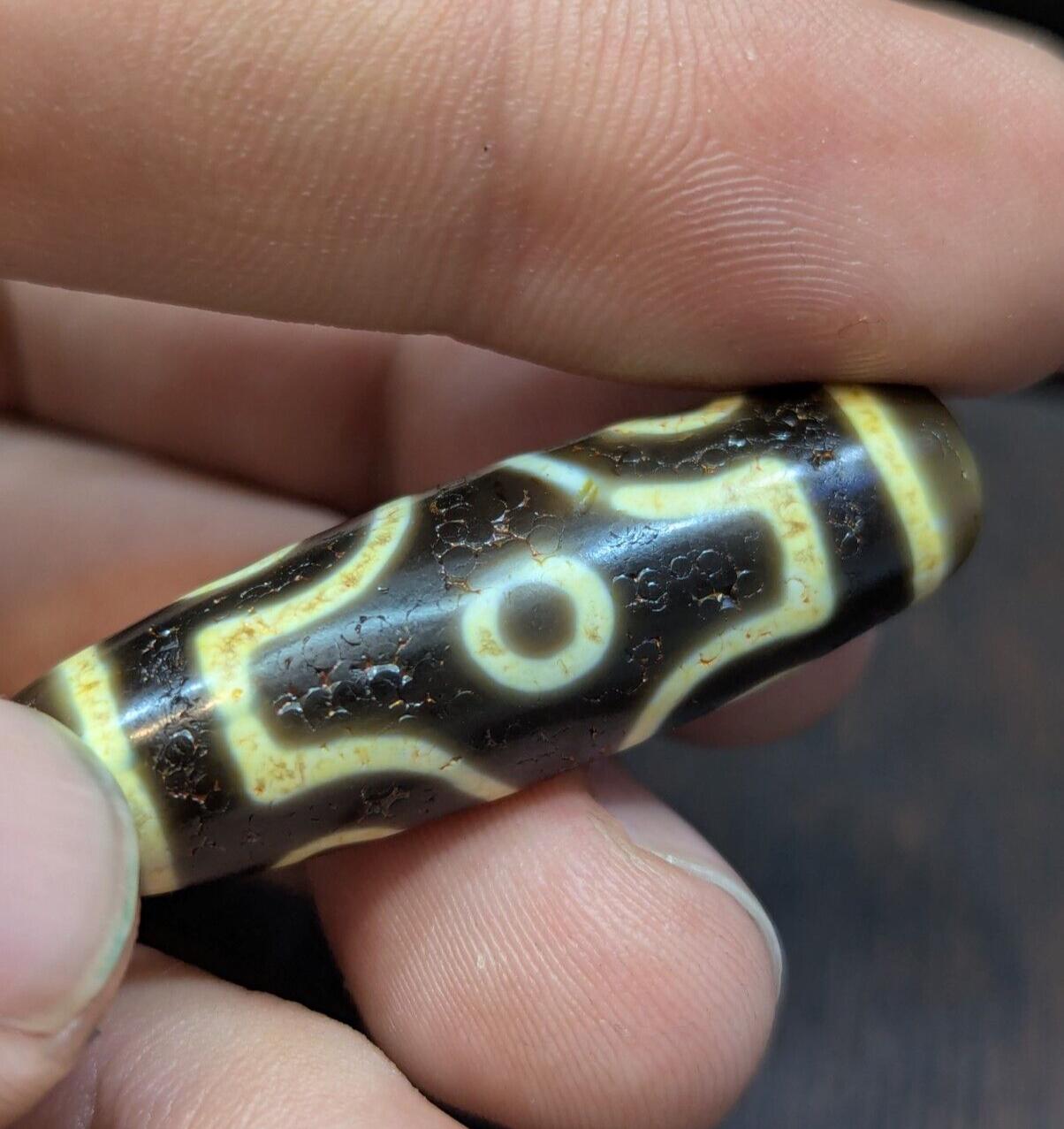 Himalayan tibetan 6 eyes dzi agate bead amulet