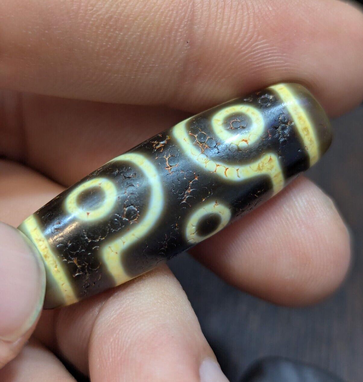 Himalayan tibetan 6 eyes dzi agate bead amulet