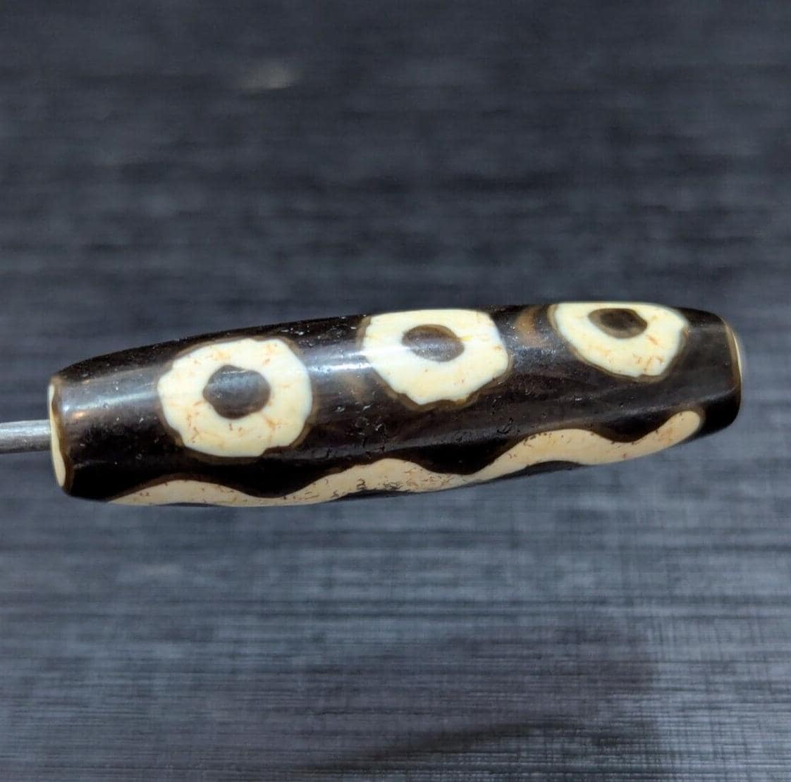 Himalayan tibetan 5 eyes agate stone dzi bead amulet