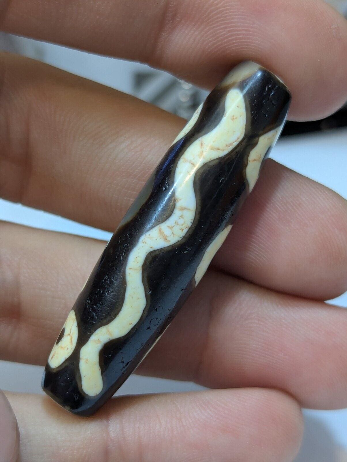 Himalayan tibetan 5 eyes agate stone dzi bead amulet