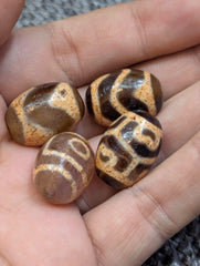 Lot 4 antique old tibetan unique patterns agate stone dzi bead amulets