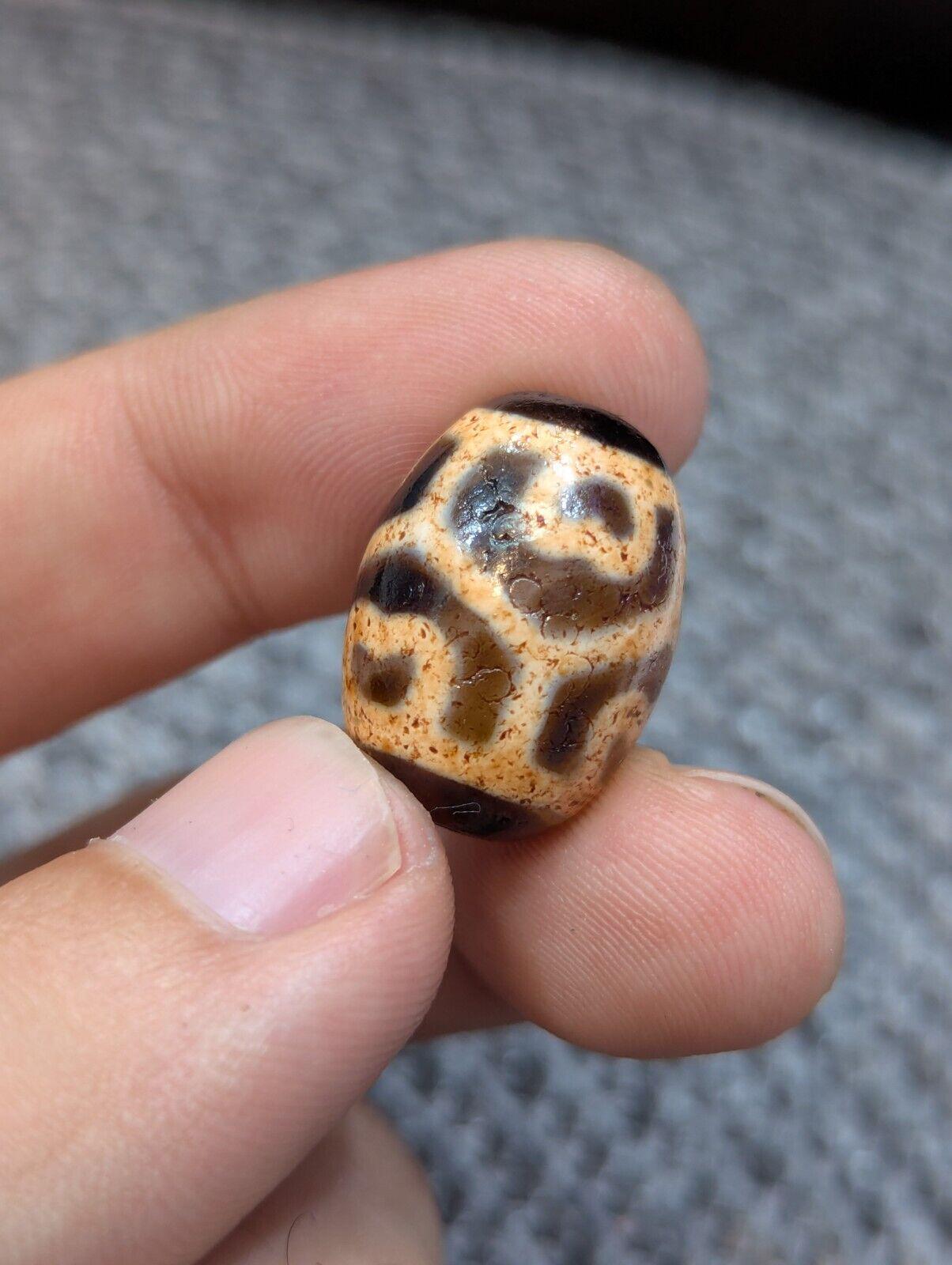 Lot 4 antique old tibetan unique patterns agate stone dzi bead amulets