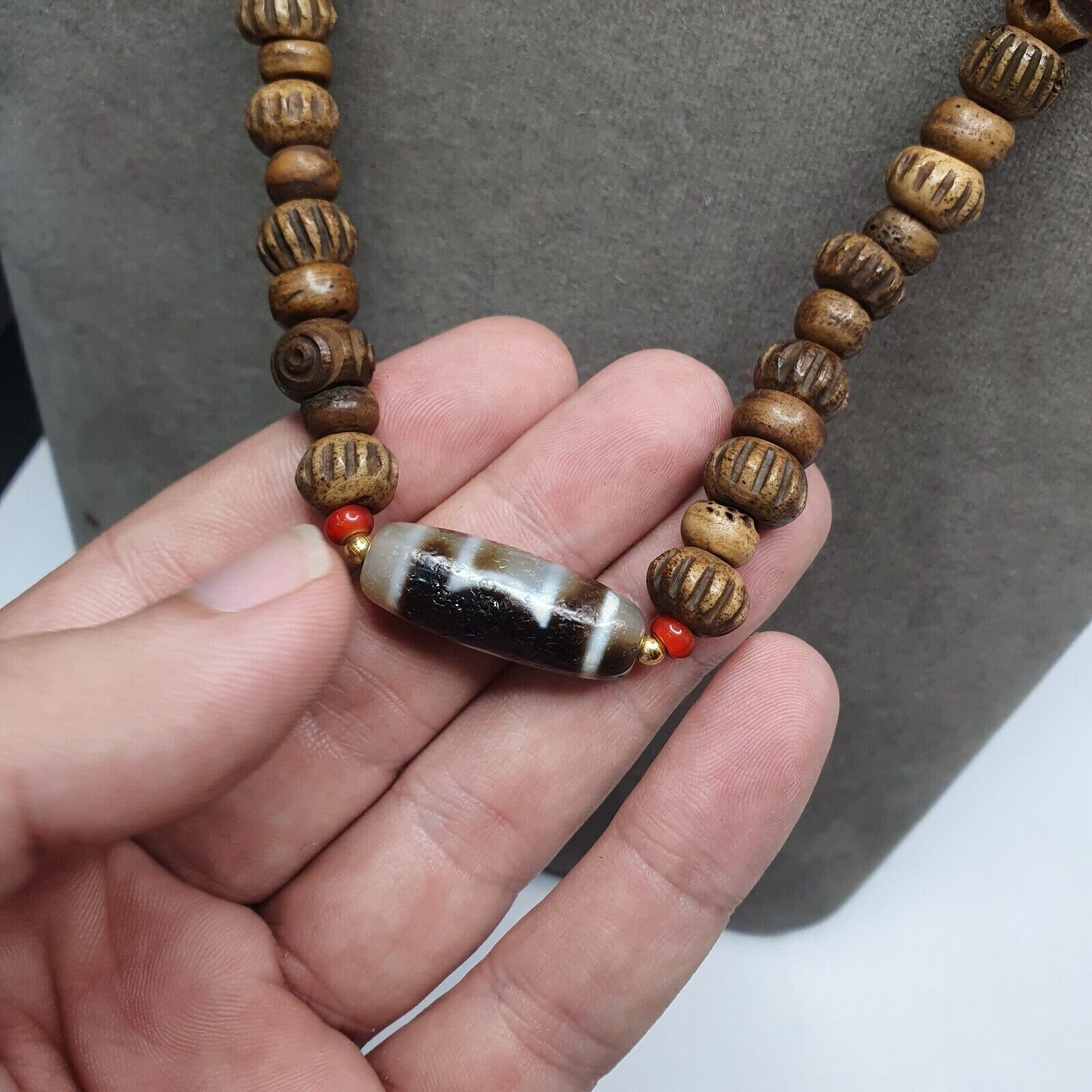 Tibetan 1circle eyes 1aquare eye agate dzi bead amulet with carving necklace