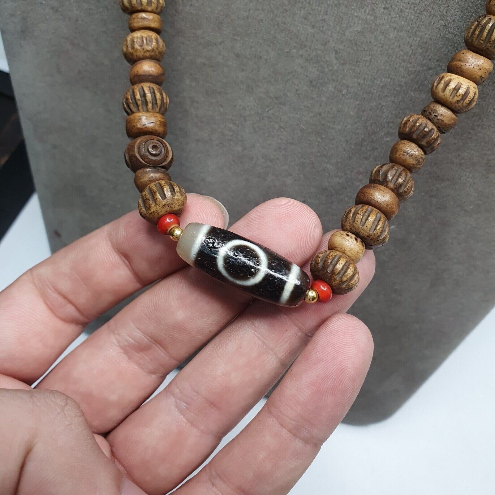 Tibetan 1circle eyes 1aquare eye agate dzi bead amulet with carving necklace