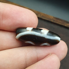 Very unique pattern vintage old indo tibetan natural agate pure 2 eyes