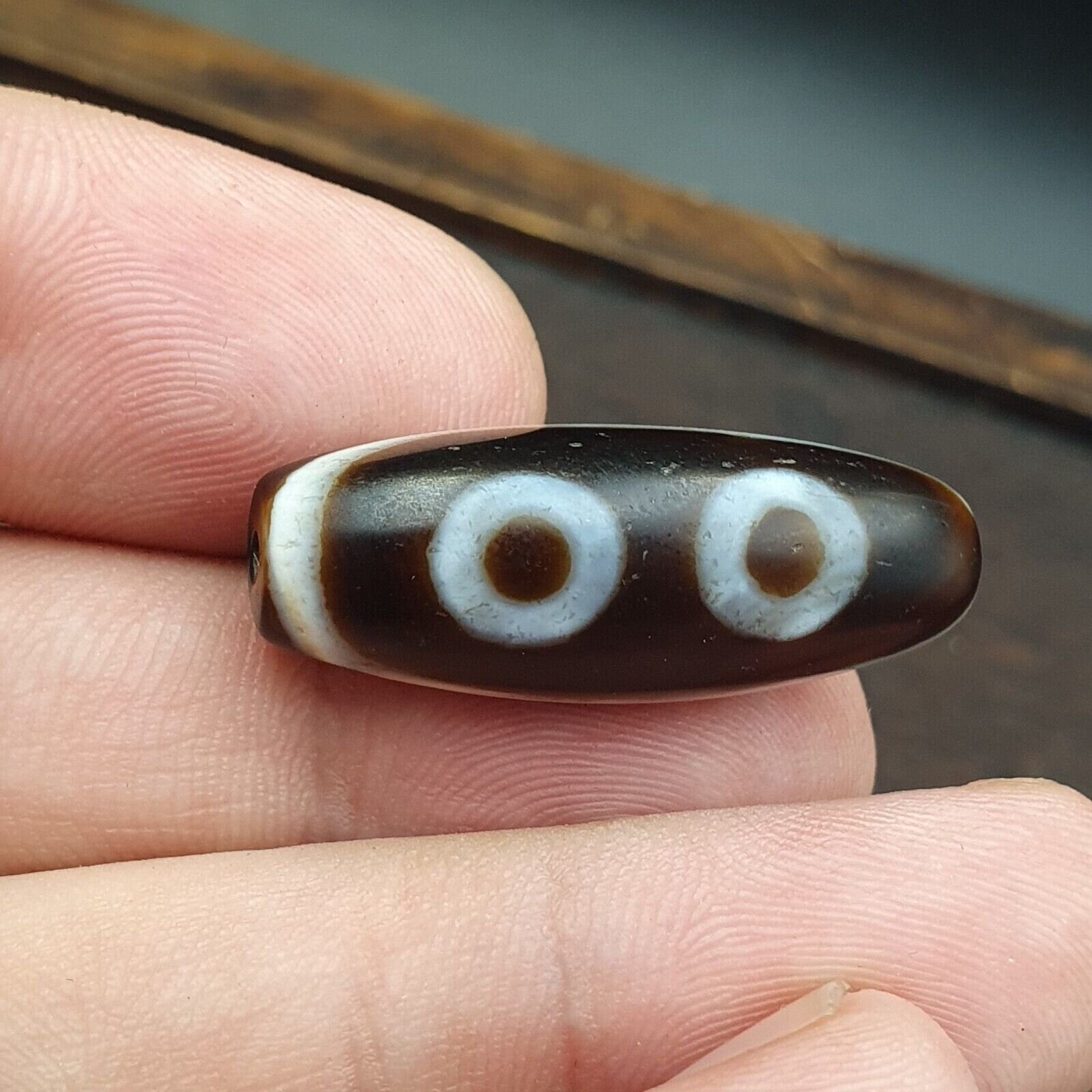 Very unique pattern vintage old indo tibetan natural agate pure 2 eyes