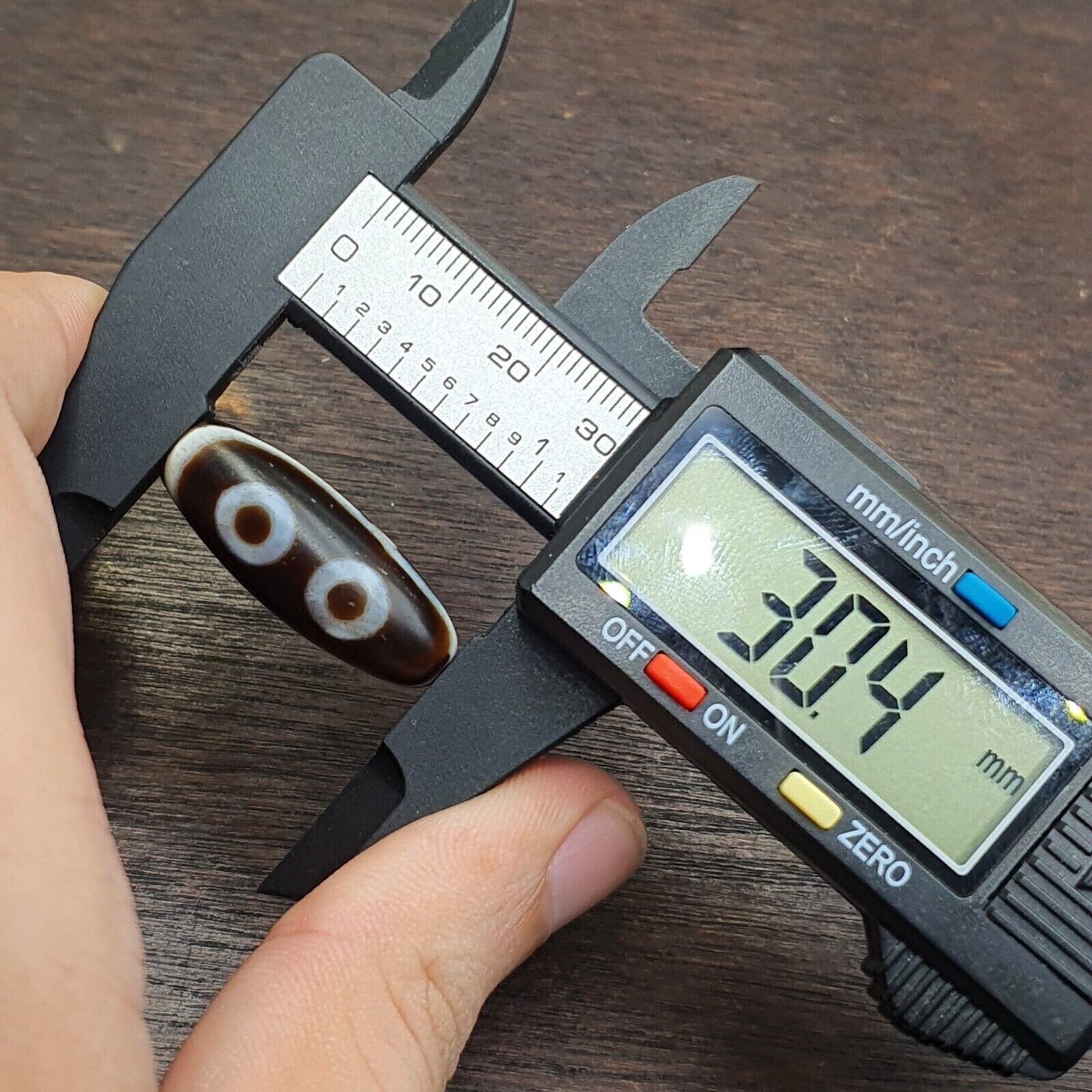 Very unique pattern vintage old indo tibetan natural agate pure 2 eyes