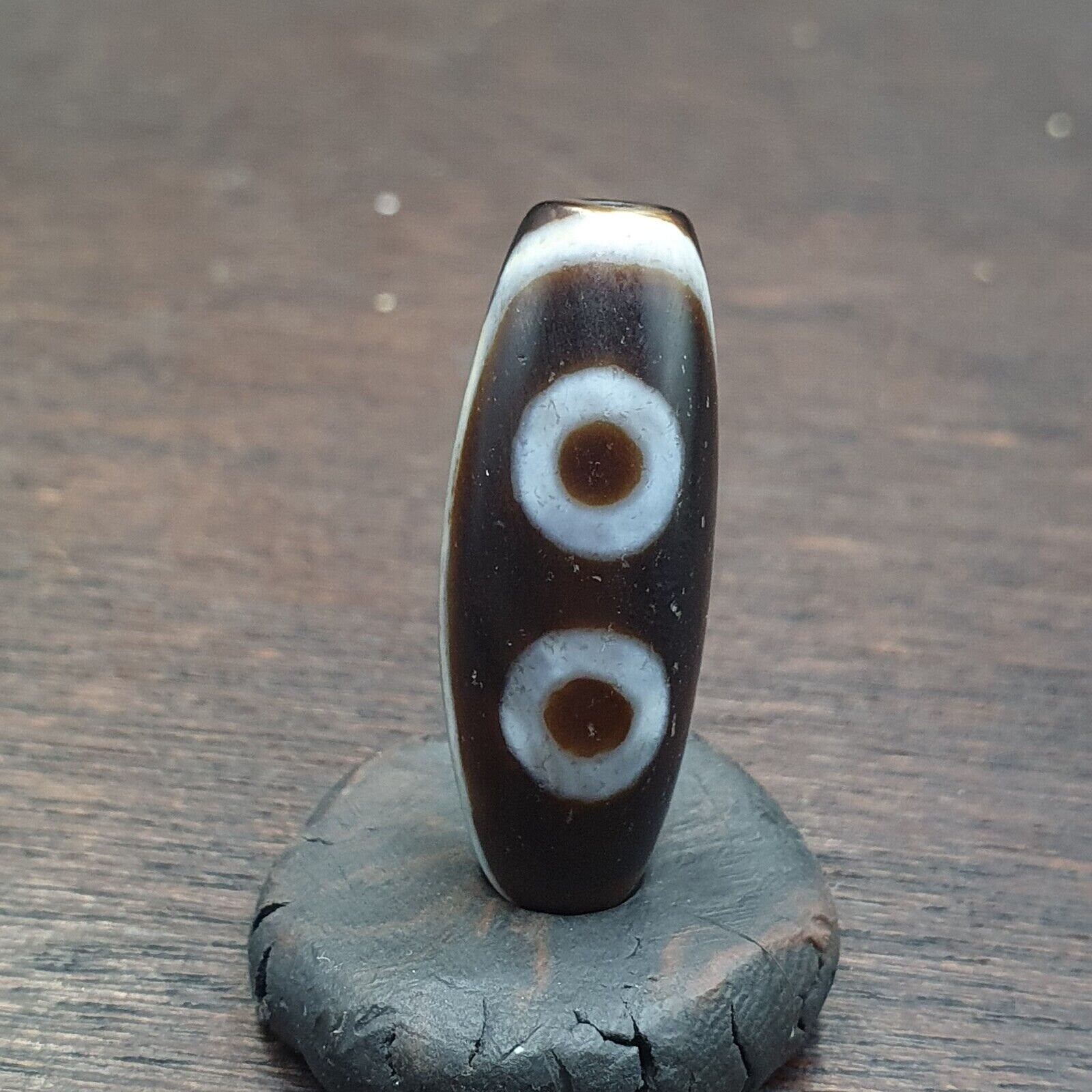 Very unique pattern vintage old indo tibetan natural agate pure 2 eyes