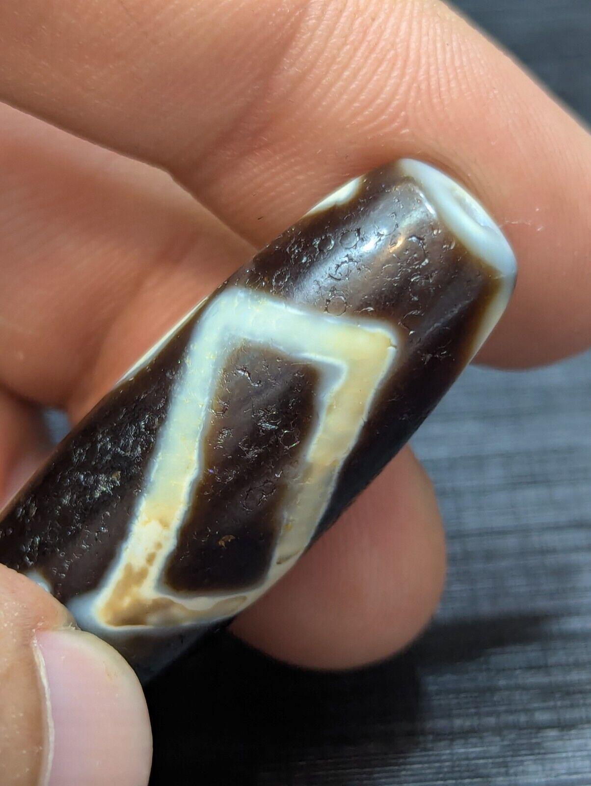 Old tibetan very unique pattern eye agate stone dzi bead amulet