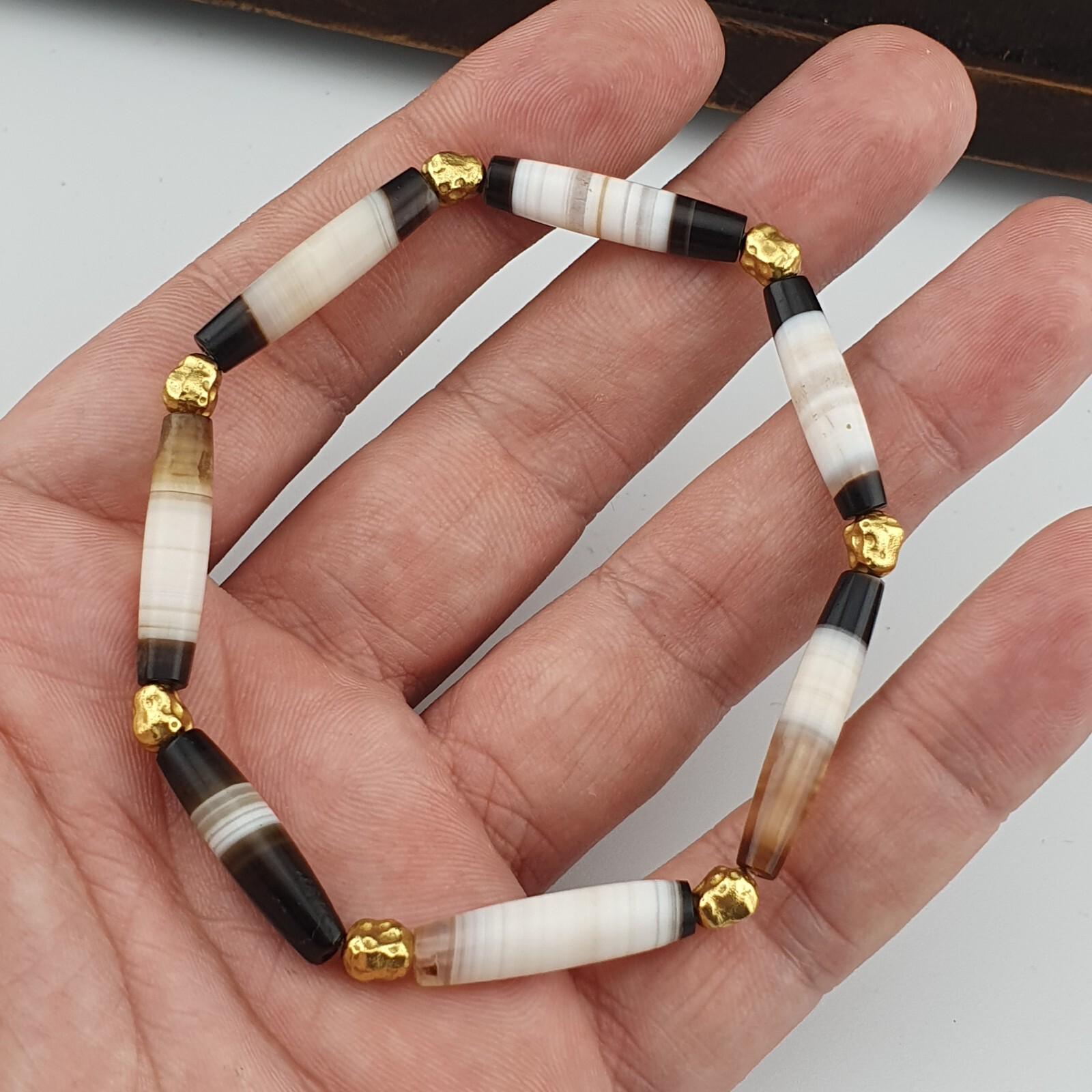 Antique old yemeni agate natural lines white agate beaded bracelet