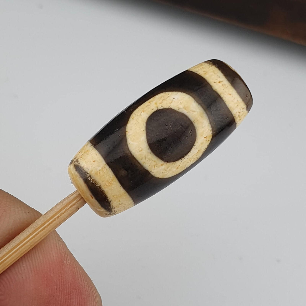 Dzi agate old himalayan tribal tibetan eyes dzi amulet bead