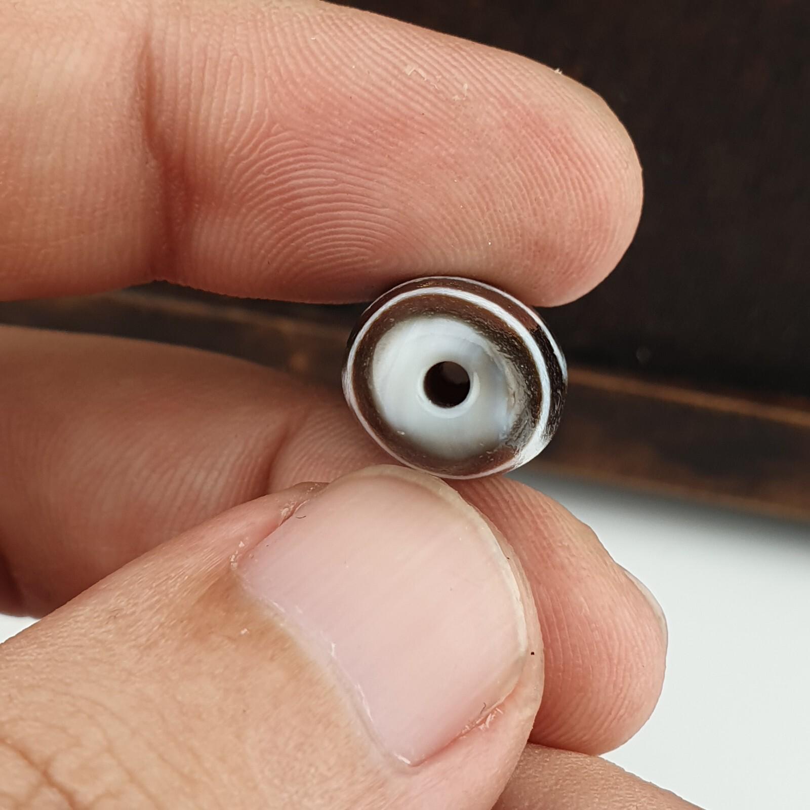 Dzi agate old himalayan indo tibetan eyes dzi amulet bead