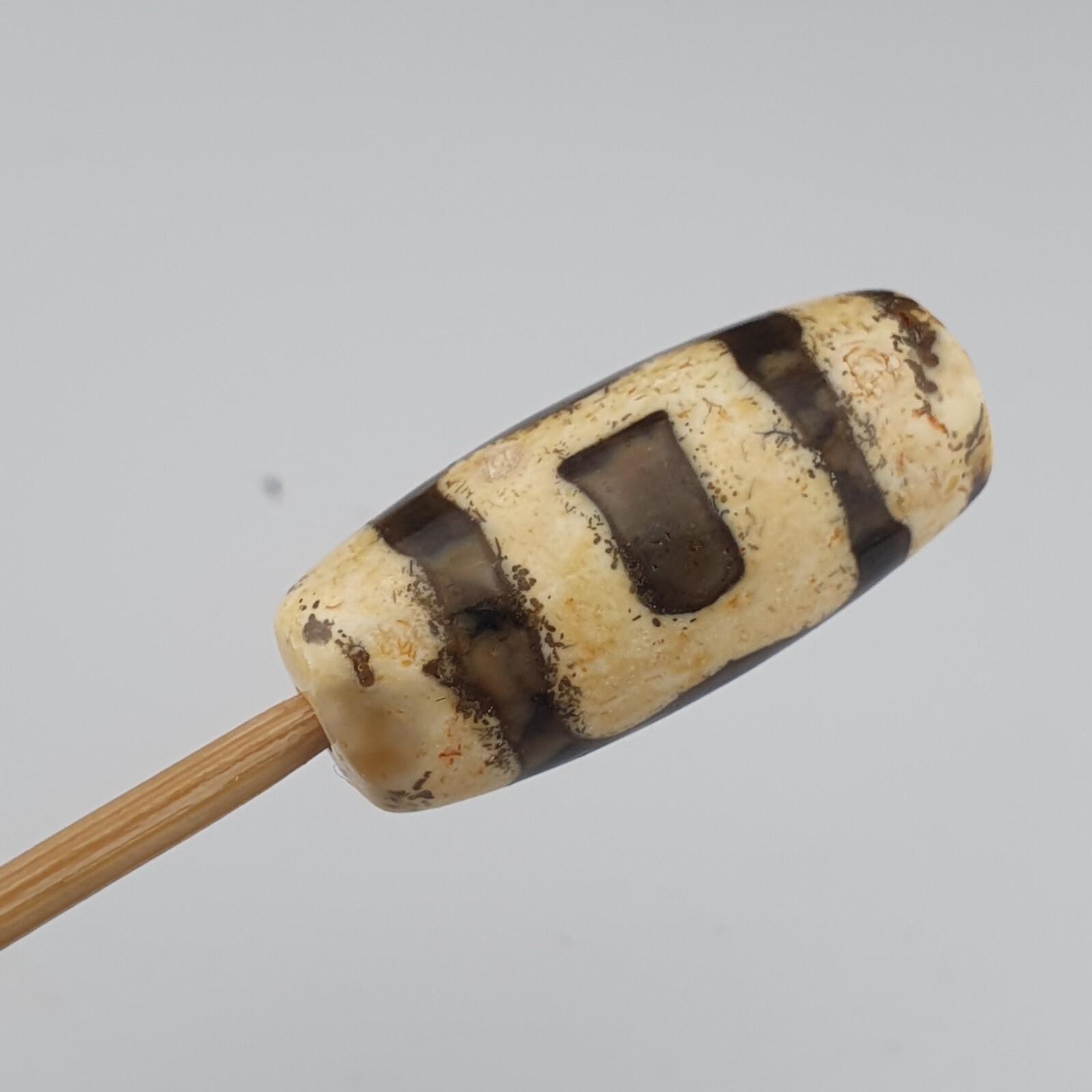 Dzi agate old himalayan tribal tibetan eyes dzi amulet bead