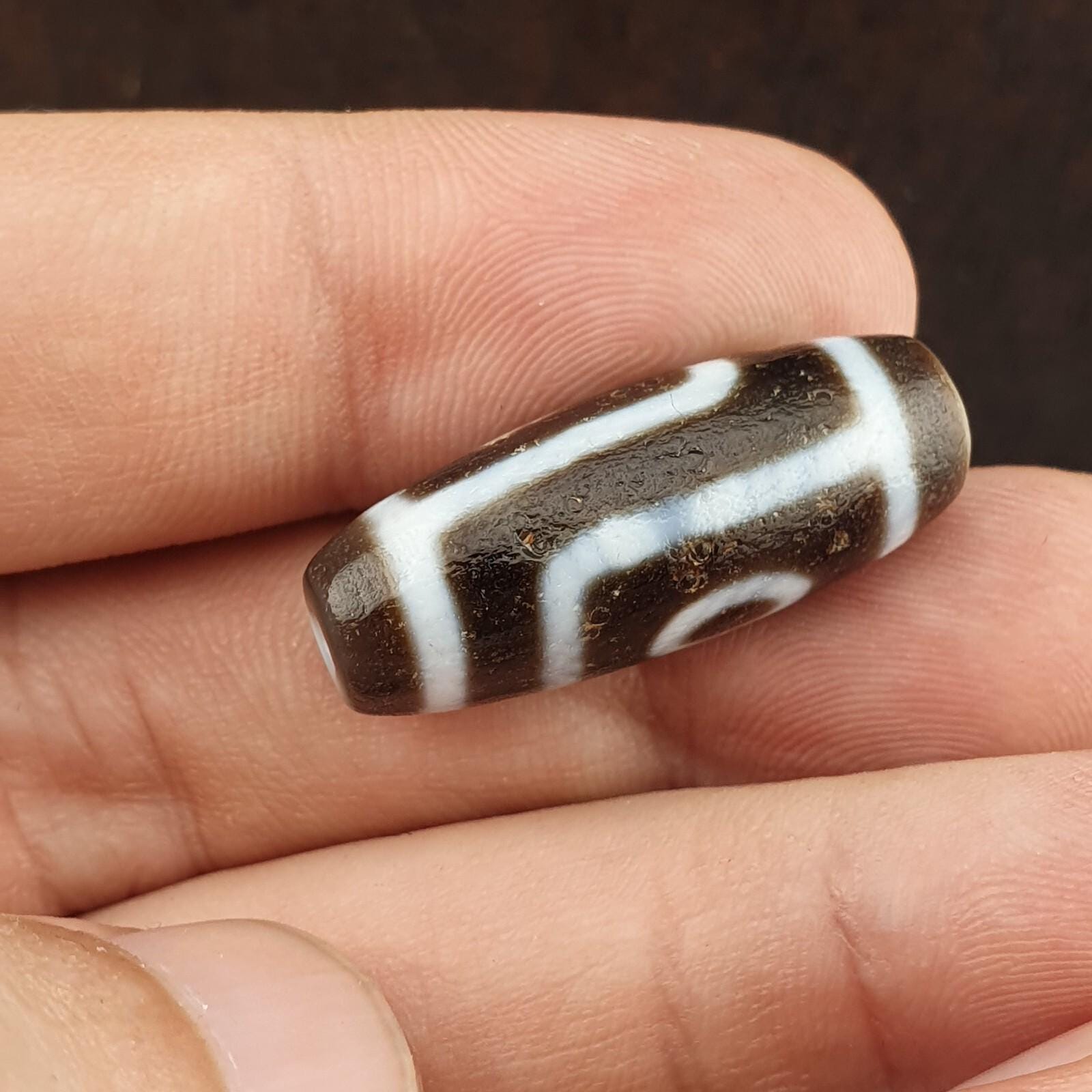 Dzi agate old himalayan indo tibetan eyes dzi amulet bead