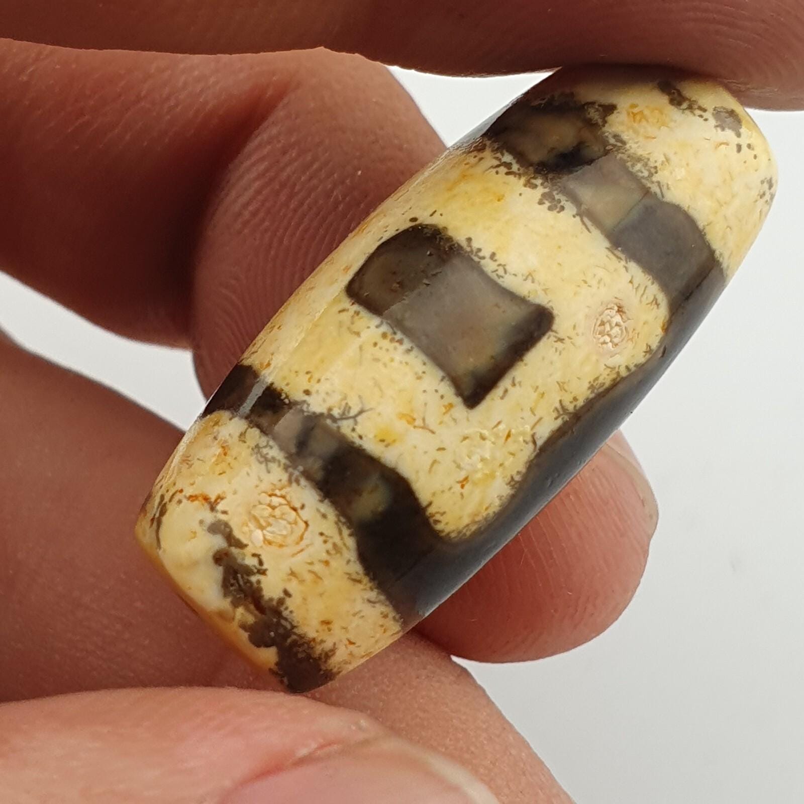 Dzi agate old himalayan tribal tibetan eyes dzi amulet bead