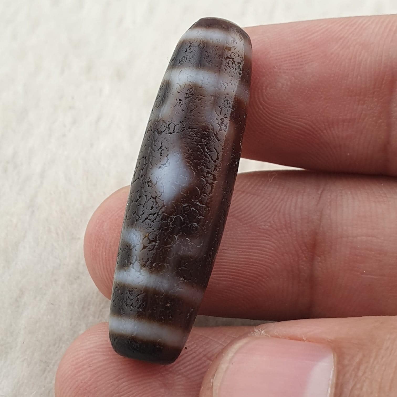 Diamond eyes unique pattern himalayan tibetan agate dzi bead amulet