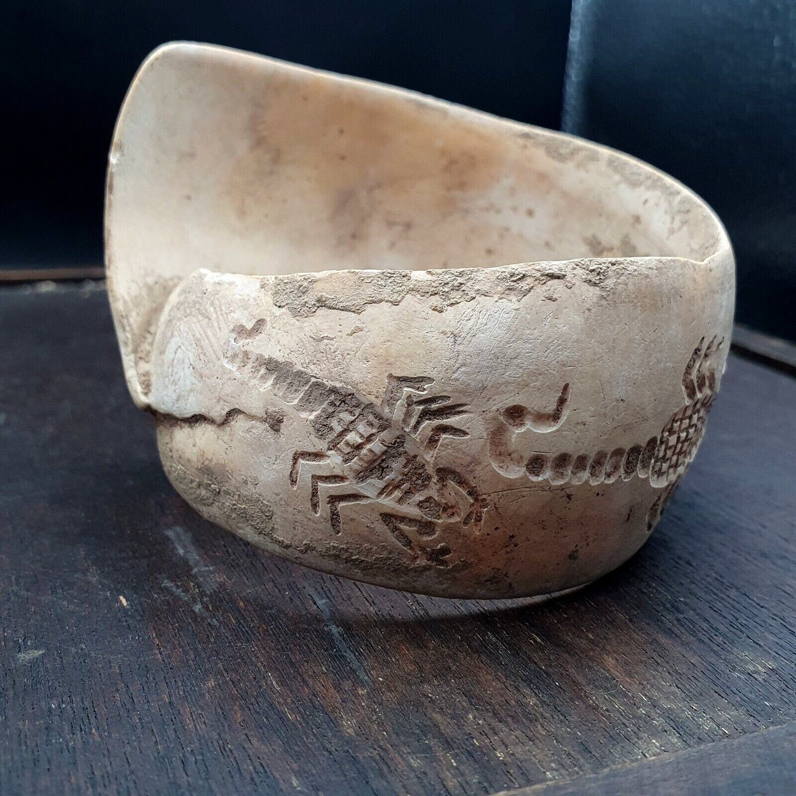 Naga conch shell bracelet, engraved scorpion animals figurine arm band