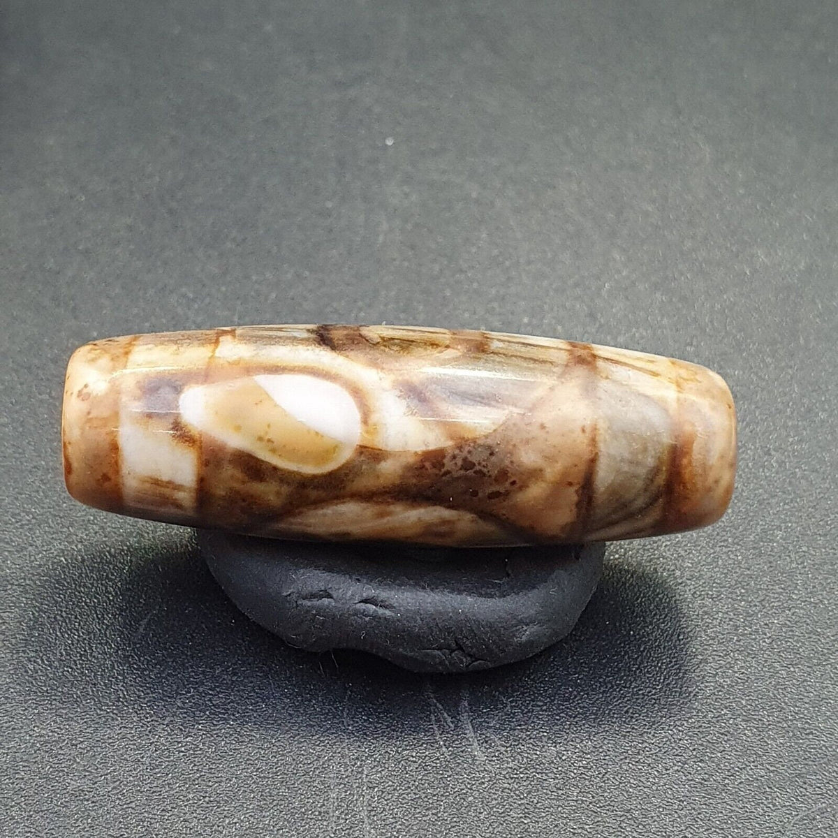 Tibetan rusted eyes agate stone dzi bead amulet bd-25-7