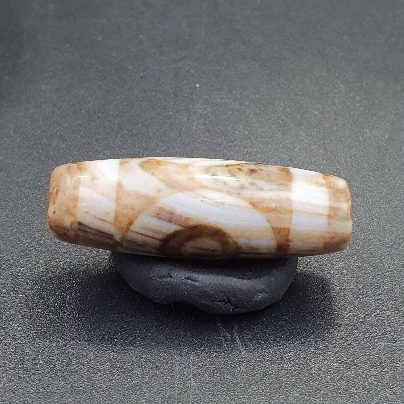 Tibetan rusted eyes agate stone dzi bead amulet bd-25-7