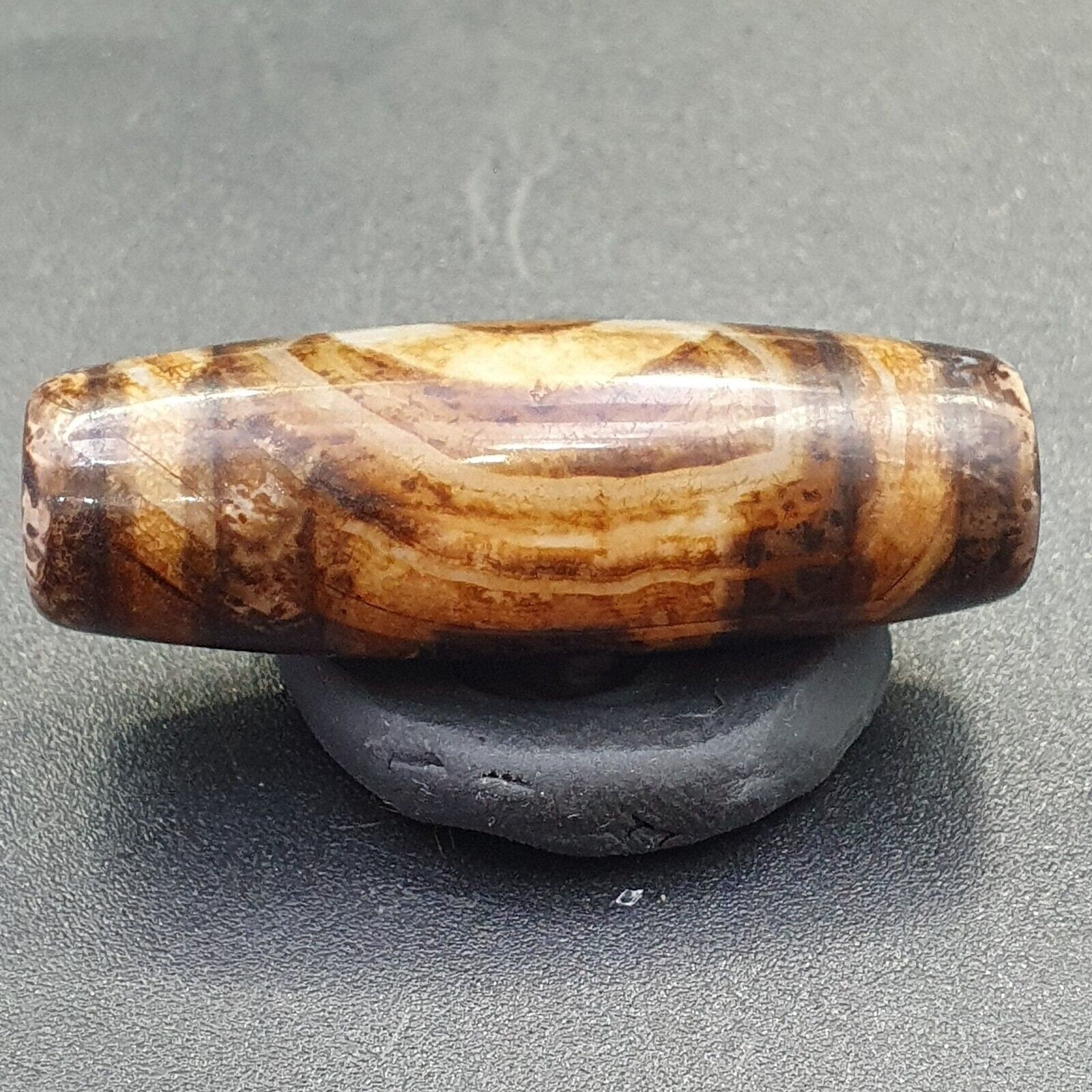 Tibetan rusted eyes agate stone dzi bead amulet bd-25-10