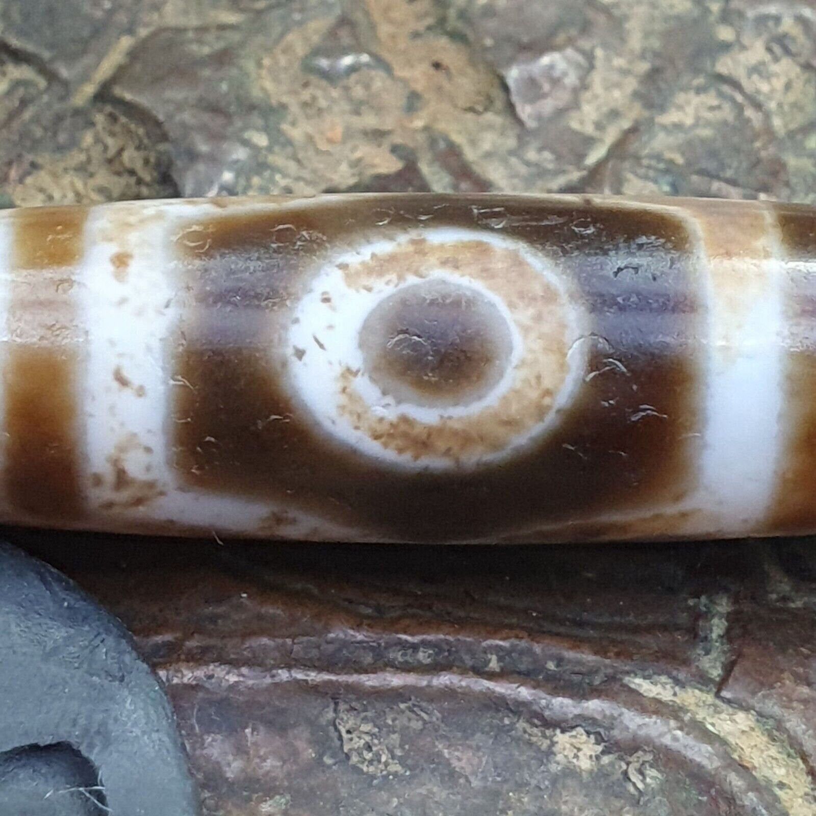 Tibetan 3 eyes in eyes agate stone dzi bead amulet ag-2