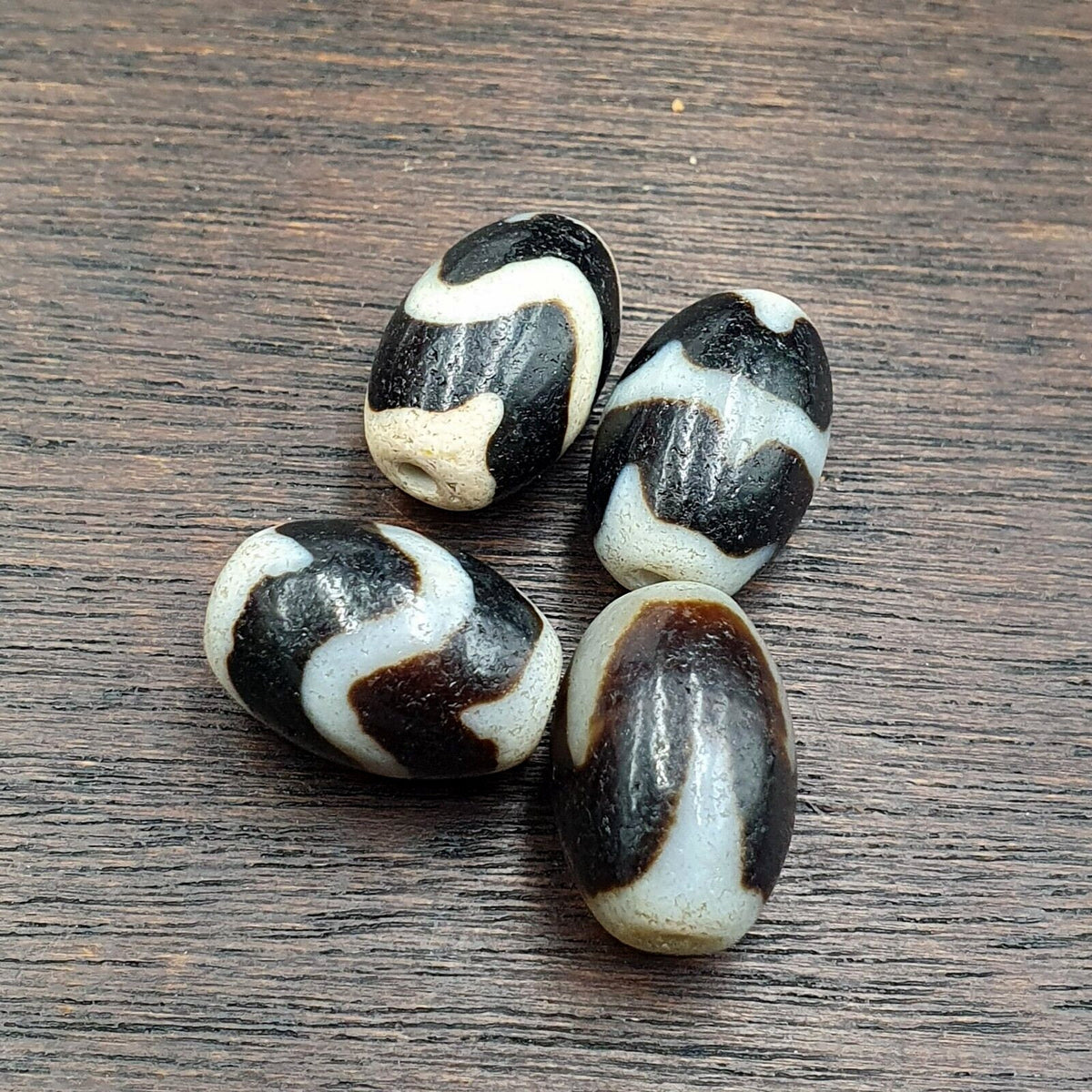 Lot 4 beads indo tibetan tiger teeth zigzag pattern agate dzi amulet beads