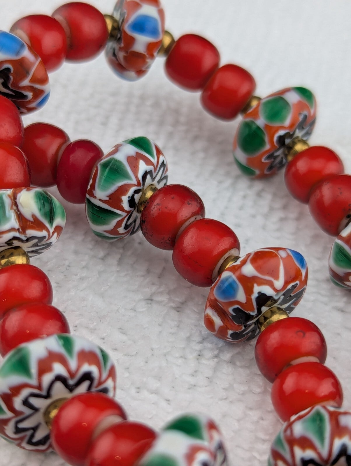 8mm Antique Venetian cranberry red White Heart chevron Beads Bracelet