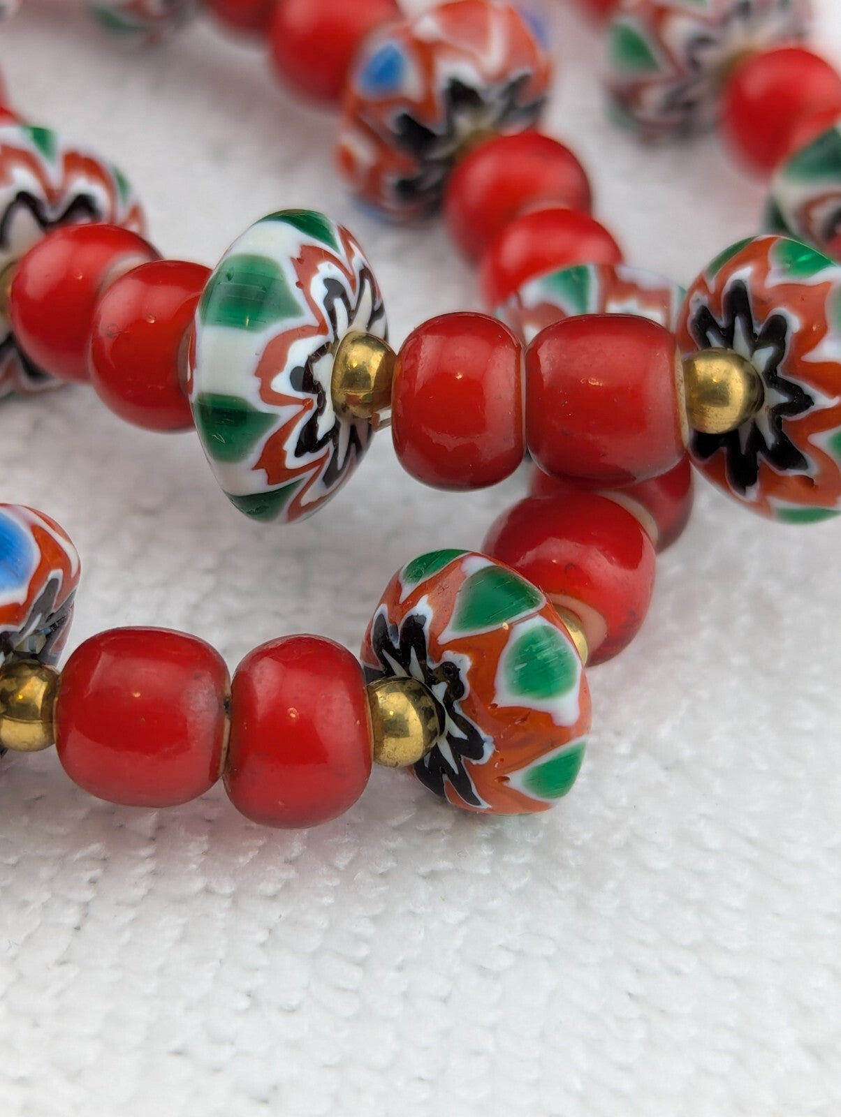 8mm Antique Venetian cranberry red White Heart chevron Beads Bracelet