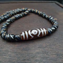 Himalayan Indo Tibetan 3 Eyes 4 stripes unique Patterns Dzi Amulet Necklace