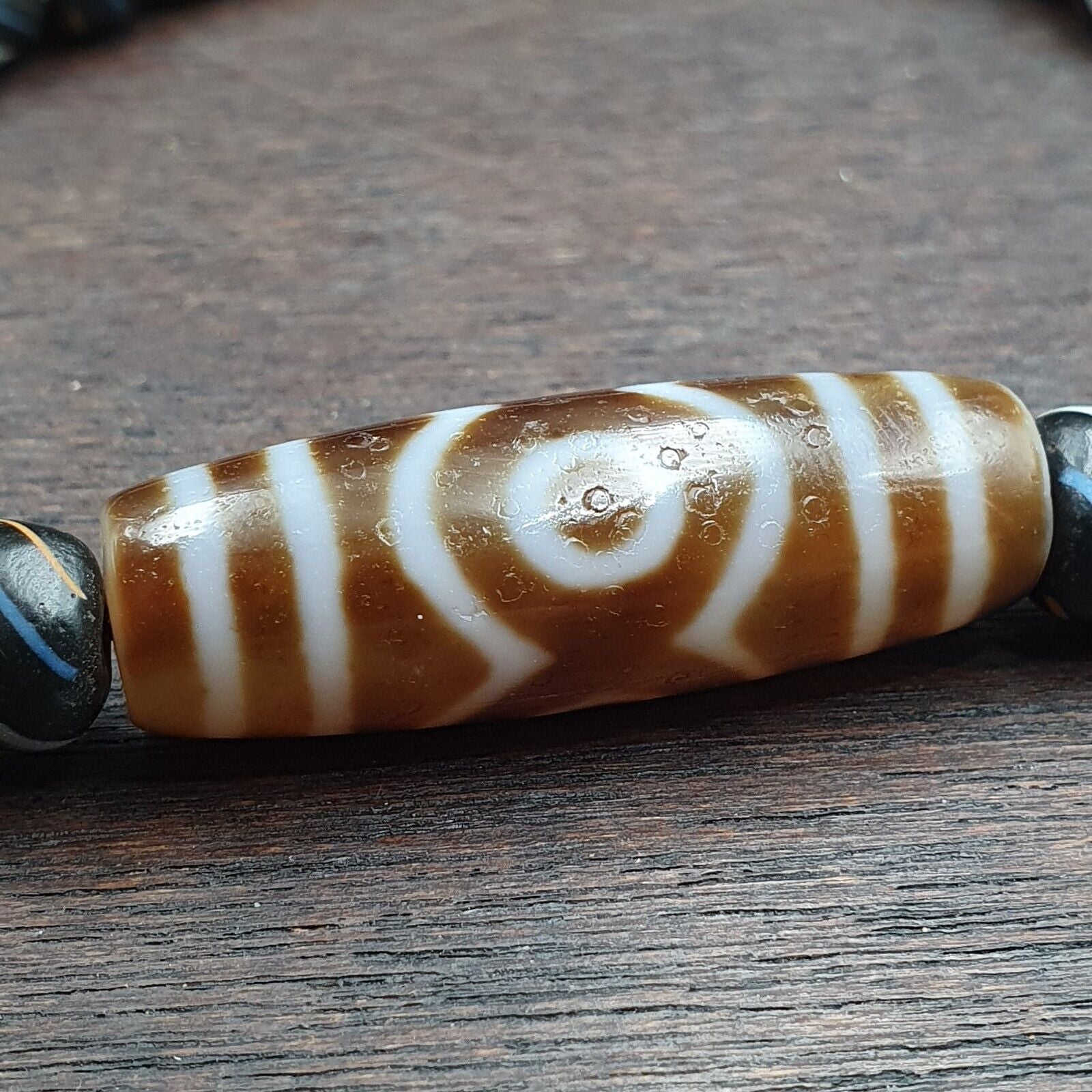 Himalayan Indo Tibetan 3 Eyes 4 stripes unique Patterns Dzi Amulet Necklace