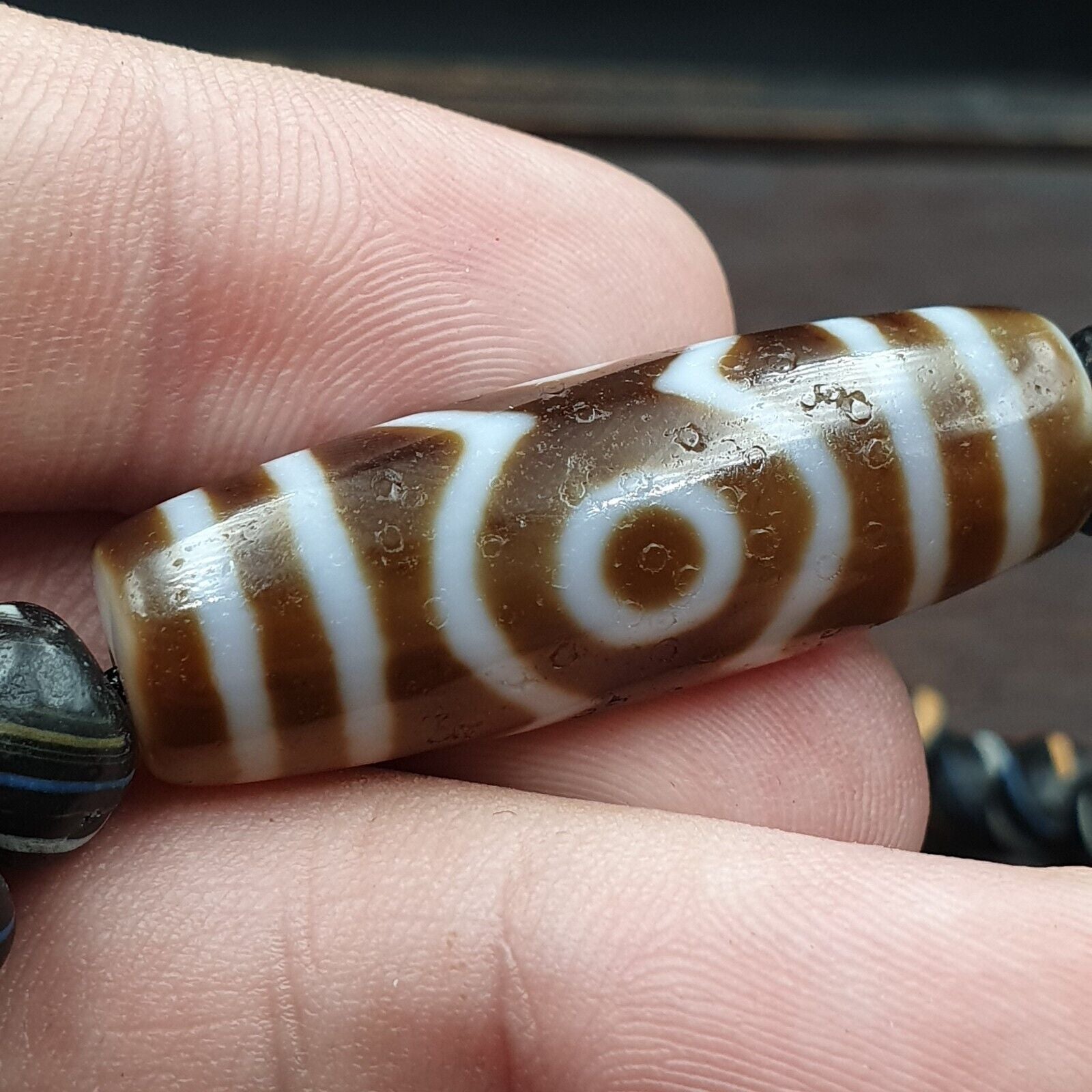 Himalayan Indo Tibetan 3 Eyes 4 stripes unique Patterns Dzi Amulet Necklace