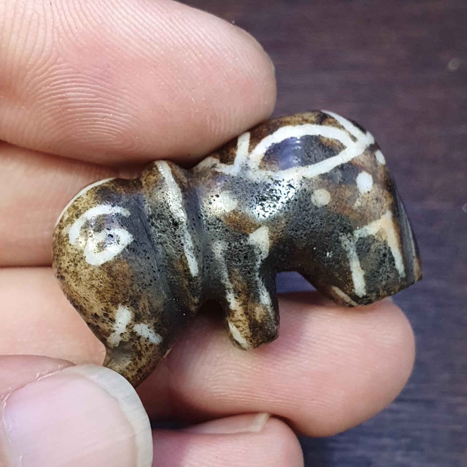 Animal elephant figurine pendent south asian old pumtek pyu bead necklace