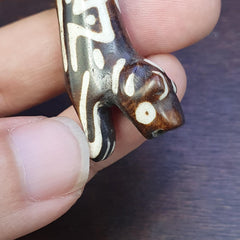 Animal figurine pendentsouth asian old pumtek pyu bead necklace