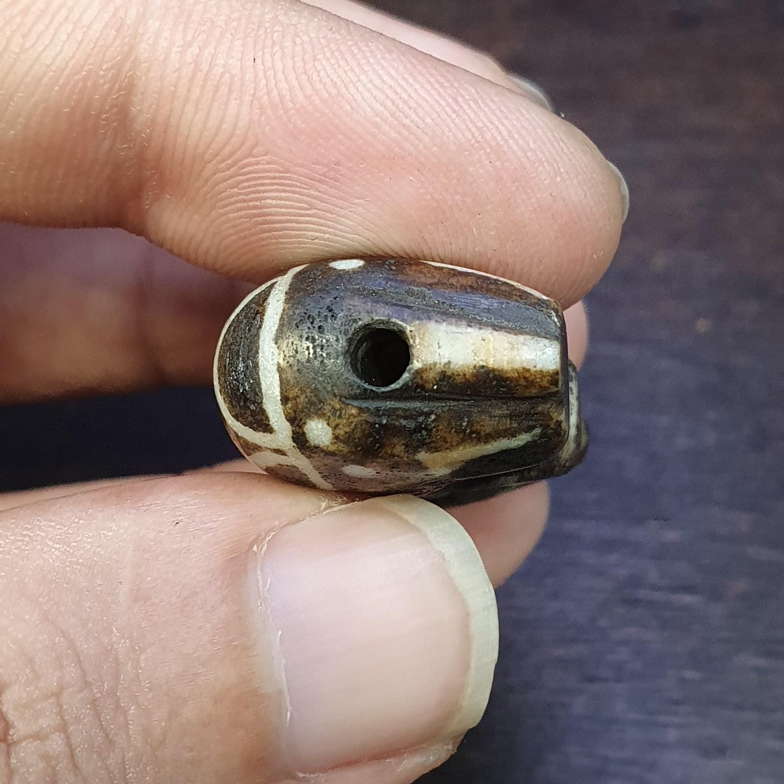 Animal elephant figurine pendent south asian old pumtek pyu bead necklace