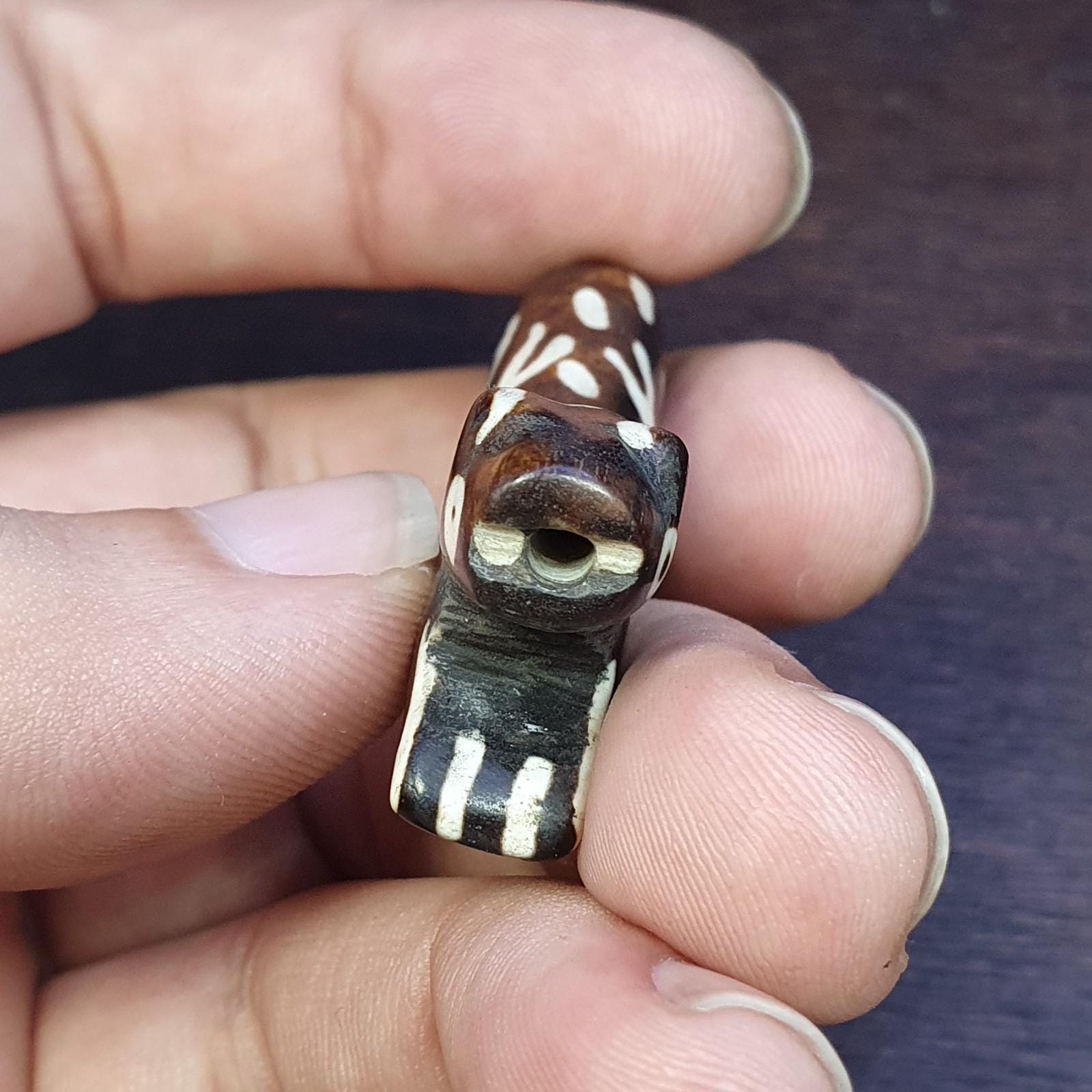 Animal figurine pendentsouth asian old pumtek pyu bead necklace