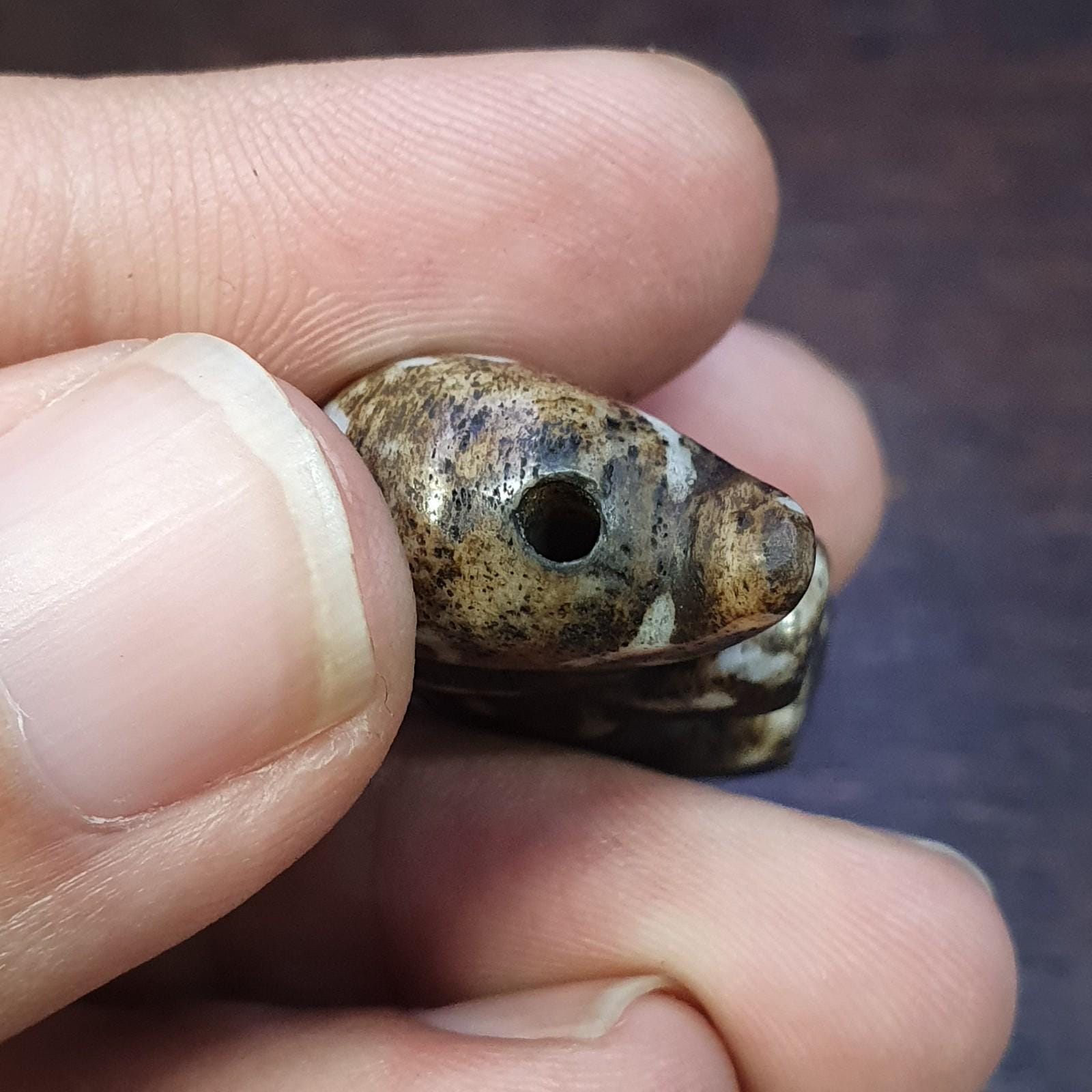 Animal elephant figurine pendent south asian old pumtek pyu bead necklace