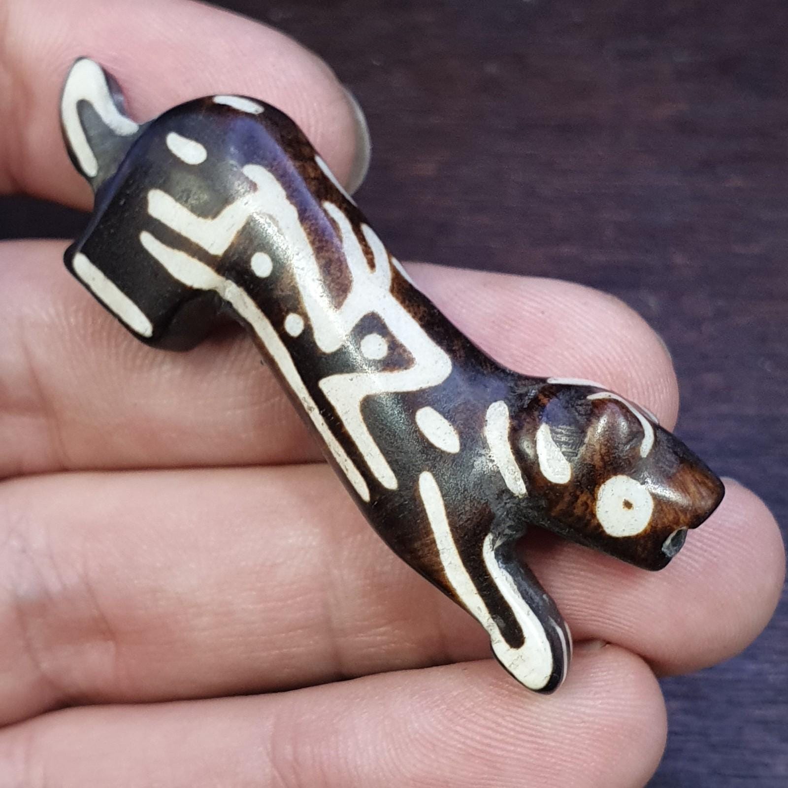 Animal figurine pendentsouth asian old pumtek pyu bead necklace